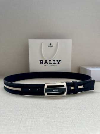 Bally 巴利 专柜新款荔枝纹皮 男士休闲布配皮双用腰带 宽3.4Cm这款帆布腰带饰以蓝色和奶油色迷幻火车条纹，搭配蓝色皮表面，B字 搭扣更显纤细，采用钛金属 - 点击图像关闭