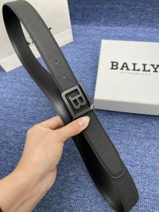 【品牌】巴利 特P190 【描述】经典系列新品腰带，采用小牛皮材质，完美搭配手工车线，经典配色，可搭配商务西装或更为休闲的造型。腰带为法国尺寸，请在购买前参阅腰