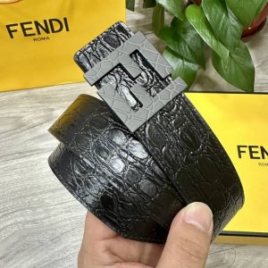 fendl 芬迪 宽40Mm双面原版小牛皮 搭配单钌钯电镀扣 完美的手感.油边 出众的设计.风格 高贵奢华 时尚大方 高清实拍 货真价实 品质保证 双面用