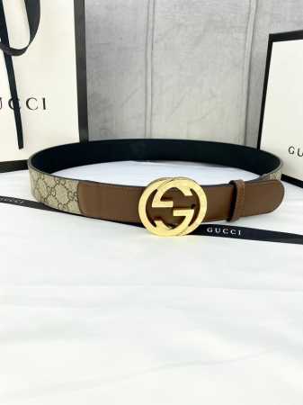 宽度4.0Cm Gucci 这款腰带在春夏系列中惊艳亮相 采用以标志性米色 乌木色组合呈现的品牌双G精品钢扣字母交织图案 与黑色皮革材质相得益彰 双G搭扣采用做 - 点击图像关闭