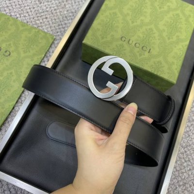 高端品质，实物拍摄 配全套礼盒 ：Gucci 專櫃最新升华版本 寬度38毫米 進口小牛皮壓花衬托稀缺的原廠意大利樹膏皮 搭配做工精緻的gg扣