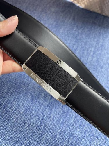 550113品牌： 万宝龙 Montblanc家持续其一贯的高雅、绅士、精致的风格，进口小牛皮，手感细腻柔软。纯钢自动精品扣，男士必备！宽度：3.5Cm