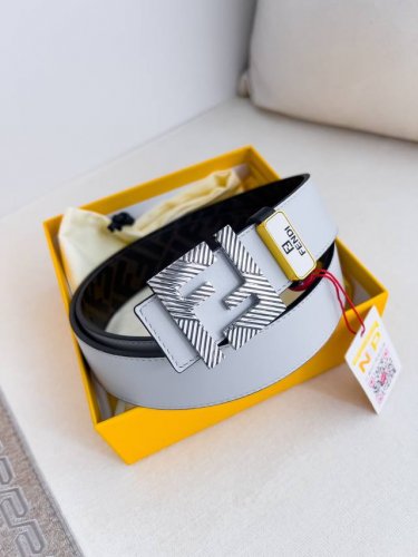 品名：芬迪.Fendi腰带·皮带原单P210 型号：挂扣，原版经典纯铜精品字母挂扣，实物拍摄，双面头层牛皮 材料：百分百头层牛皮，保证真皮。专柜同等质量，纯铜字