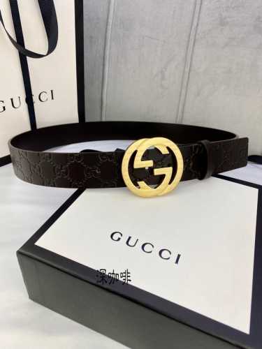 Gucci互扣式双G带 五金厚度6.0Cm扣腰带 采用热压印技术的Gucci Signature皮革精制而成 触感厚实 印花图案清晰分明