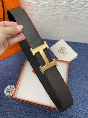 品牌 爱马仕 描述 采用高级真皮精制而成，触感厚实，饰以商标带扣。腰带为意大利尺寸，请在购买前参阅腰带尺寸指南. 铜扣金属配件 黑色皮革，采用环保工艺制作而成 - 点击图像关闭