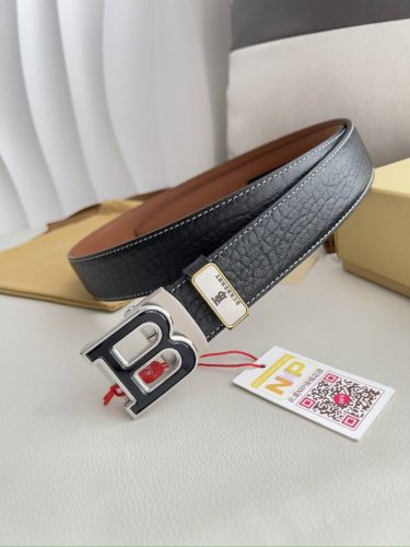 品名：巴宝莉.Burberry 腰带自动带 皮带 型号：自动扣，纯钢材质自动扣，自动带身，双面头层牛皮 材料：百分百头层牛皮，保证真皮。24K纯钢扣专柜同等质量