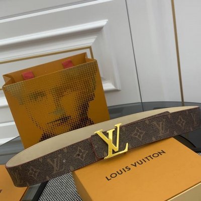 P4.0Cm Pharrell Williams 以 New Steamer 系列的 Monogram 帆布重绎经典 Lv Initiales 双面腰带，呈现个