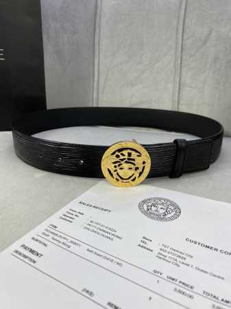 宽度4.0Cm 范思哲 此款水波纹 腰带饰有标志性的Versace美杜莎头像扣，彰显品牌格调。是一款精美的衣橱必备单品。 - 点击图像关闭