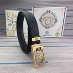 品名：Versace.范思哲 自动带 材质：原单牛皮腰带 百分百头层牛皮腰带保证真皮，24K纯钢扣，专柜原单品质、做工精细，时尚大牌，送人自用首选 包装： 请认