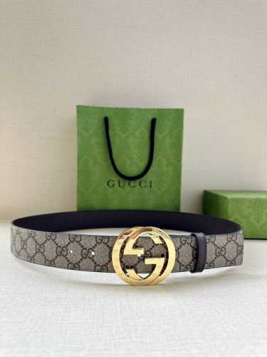 宽度3.8Cm Gucci 这款双面腰带巧妙融合Gg Supreme帆布与头层品牌纹理材质，演绎历久弥新的实用设计理念。富有辨识度的双G配件再现典藏搭配，诠释当