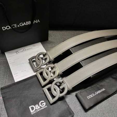 dolce&Gabbana 新款 凭借其低调的线条，这款新腰带完全采用鹿皮印花小牛皮制成，并配有Dg标志扣 4.0Cm - 点击图像关闭