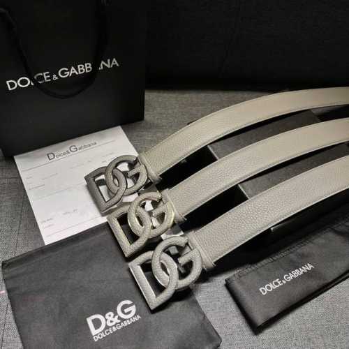dolce&Gabbana 新款 凭借其低调的线条，这款新腰带完全采用鹿皮印花小牛皮制成，并配有Dg标志扣 4.0Cm