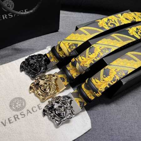 范思哲 宽4.0Cm 双面腰带，旋转扣，双面可用 新款男士皮革腰带，饰有立体La Medusa双面搭扣。皮带一面为光滑质地，另一面饰有棋盘格图案和Barocco - 点击图像关闭