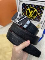 品名：Lv..路易..威登原单 材质：原单牛皮腰带 百分百头层牛皮腰带保证真皮，24K纯钢扣，专柜原单品质、做工精细，时尚大牌，送人自用首选 包装： 请认准如图