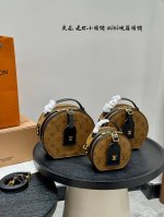 礼盒包装 大中小同价 Size：13*11Cm 迷你 16*15Cm 小号 18*17Cm 中号 Lv Mini圆饼迷你小圆饼Mini硬饼 总结： 1. 这个包