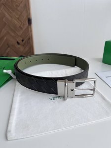 Bv 2026最新款男士编织腰带 双面用 纯手工Intreccio大格子编织 双面意大利小牛皮搭配微复古银色可旋转针扣 侧面有标识 皮带宽度35Mm 颜色: 方