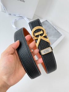品牌：Cooper Kelvina 腰带 皮带 型号：自主大牌平替腰带，韧于形，持于心，当精钢与头层牛皮共舞，规则亦可流动成诗，时间是最好的抛光师 每一道天然痕