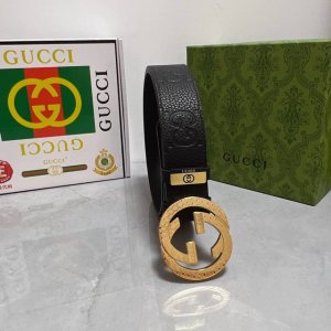 品名：古奇.Gu...Ci 原单 材质：原单牛皮腰带 专柜原单品质、做工精细，时尚大牌，送人自用首选 包装： 请认准如图专柜包装赠送打孔器手提袋专柜礼盒宽度3.