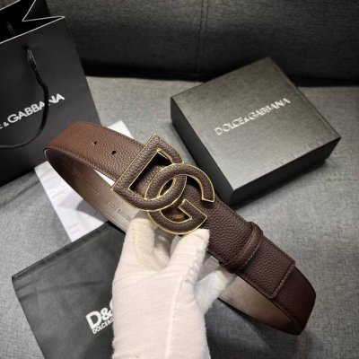 Dg。宽4.0Cm Dolce&Gabbana 全新鹿皮纹印花全小牛皮腰带,简约配饰,点缀个性化 Dg 徽标搭扣。Dg 徽标鹿皮纹印花小牛皮腰带