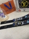 品名：Lv..路易..威登原单 材质：原单牛皮腰带 百分百头层牛皮腰带保证真皮，24K纯钢扣，专柜原单品质、做工精细，时尚大牌，送人自用首选 包装： 请认准如图