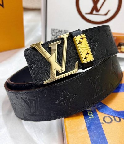 皮带：Lv..路易..威登顶级复刻. 腰带：原单品质百分百头层牛皮，保证真皮。雕花镂空工艺.真空电镀.永不掉色.24K纯钢扣头层小牛皮荔枝纹双面两用专柜同等质量