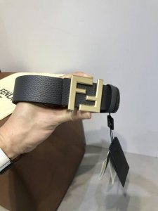 配送专柜包装 打孔针 特 新款 Fd 宽38 Mm 支持Nfc 芯片扫描，标志造型皮带，原版F立体质感沙色铆钉扣，进口原版面配小牛皮制成，手感柔软，镀金表面金属