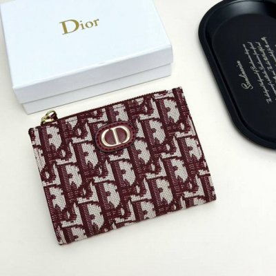 Dior 796颜色 黑色 枣红尺寸 11.5*9*2 Dior 专柜最新款火爆登场！采用进口Pvc配小牛皮，做工精致， 媲美专柜！多功能小钱包，超级实用！