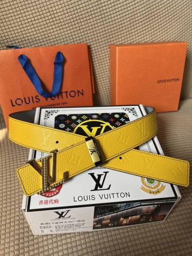 品名：Lv..路易..威登原单 材质：原单牛皮腰带 百分百头层牛皮腰带保证真皮，24K纯钢扣，专柜原单品质、做工精细，时尚大牌，送人自用首选 包装： 请认准如图