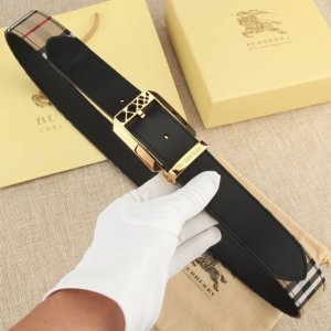 MADE IN ITALY 批 配全套专柜包装 品牌：巴宝莉 扣头材质：精品实心扣 产品详情： BURBERRY 巴寶莉 專櫃同步 皮帶進口頭層原版皮， 3.4