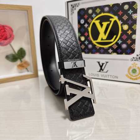 品名：Lv..路易..威登 材质：原单牛皮腰带 百分百头层牛皮腰带保证真皮，24K纯钢扣，专柜原单品质、做工精细，时尚大牌，送人自用首选 包装： 请认准如图专柜 - 点击图像关闭
