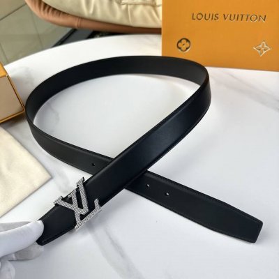 原版包裝 L0Uis Vuitt0N 今 驢家男士原單腰帶 寬度35毫米 腰帶採用雙面進口小牛皮底 雙八字頭尾設計款 搭配新款設計精鋼五金 可雙面佩戴 經久耐用
