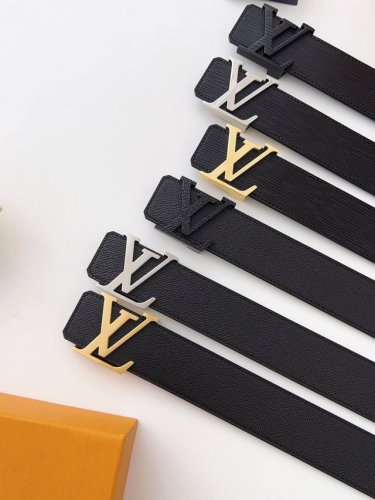 特 Lv.路易威登 全套包装 原版品质 代工厂货品 40Mm宽度 正品一体铸造五金钢扣，原厂皮料 双面原厂定制面料，区别市场货