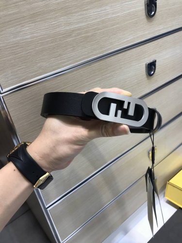 特P200 配送专柜包装 打孔针 新款 Fd 宽30Mm 标志造型皮带，双F 双层F挂式带扣，双面原版进口小牛皮黑杏搭配，支持Nfc 芯片 ，镀金表面金属制品，