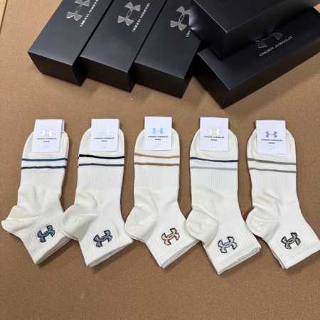 特 Under Armour 安德玛 火爆全网小单品，绝对是你这个春夏的搭配神器Ins今年超火爆超级爆款网红袜子彩绣经典Logo，火爆至极精梳棉材质，柔软透气， - 点击图像关闭
