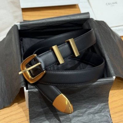 凯旋门女士腰带 这款采用牛皮革底部采用牛剖层革，圆形搭扣，2个金属环扣和1个金属尖头装饰，第一个圆环底部镌刻品牌标志. 宽度2.5Cm