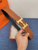 品牌 爱马仕 特 描述 采用高级真皮精制而成，触感厚实，饰以商标带扣。腰带为意大利尺寸，请在购买前参阅腰带尺寸指南. 铜扣金属配件黑色皮革，采用环保工艺制作而成