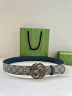 特 Gucci 宽度3.8Cm 这款宽版腰带饰有双G细节，交织字母图案配件令其更添魅力。这款配饰现已成为Gucci的高辨识度单品，一面采用Gg Supreme帆