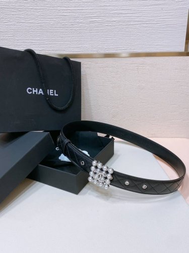 Chanel 24C 小牛皮、金属 与琉璃珍珠 金与珍珠白 Logo搭扣 黄铜金属羊皮菱格带身 手感柔软 细腻3.0Cm 码数75- -100