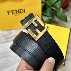 fendl 芬迪 宽38Mm双面原版小牛皮 搭配单钌钯电镀扣 完美的手感.油边 出众的设计.风格 高贵奢华 时尚大方 高清实拍 货真价实 品质保证 双面用