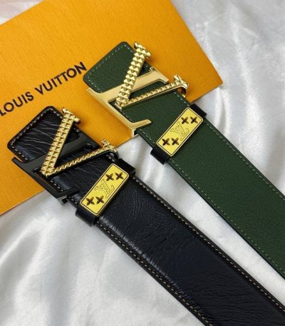 皮带：Lv.路易威登顶级复刻- 腰带：原单品质百分百进口原厂头层牛皮，保证真皮。雕花镂空设计浮雕工艺.真空电镀.永不掉色.24K纯钢扣头层小牛皮荔枝纹双面可用专