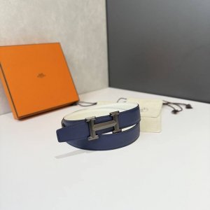 特 爱马仕HermèS男款腰带以其精湛的工艺、高品质的材料和经典的设计而备受推崇，是男士时尚配饰中的顶级选择。最具标志性的设计是带有“H”标志的扣头，简约大气且