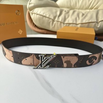 L0Uis Vuitt0N 專櫃最新升級版本 寬度40毫米 精湛工藝定制帆布面料襯托進口小牛皮底 搭配精鋼字母搭扣 與腰帶相呼應 雙面用 經典百搭款！
