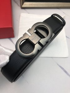 菲拉格慕：原单头层牛皮荔枝纹带身.内衬头层小牛皮底，正反两面可用，搭配原单扣，原产皮料定制，专柜宽度3.5