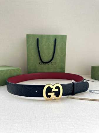 宽度4.0Cm Gucci 互扣式双g带原单钢扣，源自品牌现代风格典藏设计，经过重新诠释而别具新意。呈现于纤细的皮革腰带之上。 - 点击图像关闭