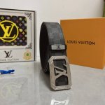 品名：Lv..路易..威登原单 材质：原单牛皮腰带 百分百头层牛皮腰带保证真皮，24K纯钢扣，专柜原单品质、做工精细，时尚大牌，送人自用首选 包装： 请认准如图