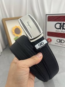 品名：菲拉格幕 自动带 材质：原单牛皮腰带 百分百头层牛皮腰带保证真皮，24K纯钢扣，专柜原单品质、做工精细，时尚大牌，送人自用首选 包装： 请认准如图专柜包装