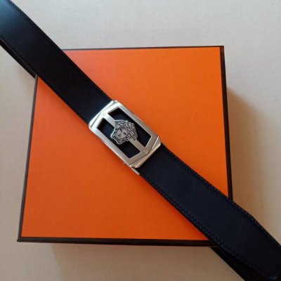 品牌:范思哲尺寸:带宽34Mm 正品尺寸 五金材质:专柜精品扣，真空电镀，工艺精细 带身材质:天然头层牛皮.质感十足，手感柔软。时尚个性，经典百