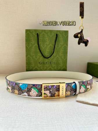 宽度3.8Cm Gucci Gg Marmont系列每一季都会推陈出新，为灵感源于70年代的标志性Gg配件注入宠物现代精髓。这款Gg Supreme帆布腰带反面 - 点击图像关闭