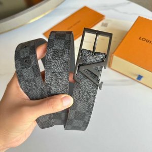 原版包裝1.0 L驢家經典款 驢家男士原單腰帶 寬度35毫米 定制帆布內襯雙面進口頭層小牛皮 搭配全新開模針扣 經久耐用 百搭款