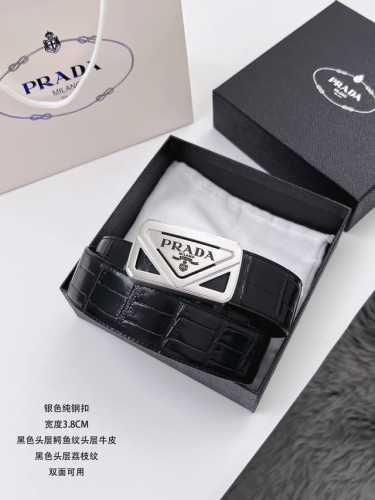特 普拉达 原单货品 宽度3.9Cm 面皮采用头层牛皮压制鳄鱼纹，高仿真鳄鱼，好看又耐用，头层荔枝纹底皮，双面可用。 高档的质感，精致的做工。 品质男人的首选。